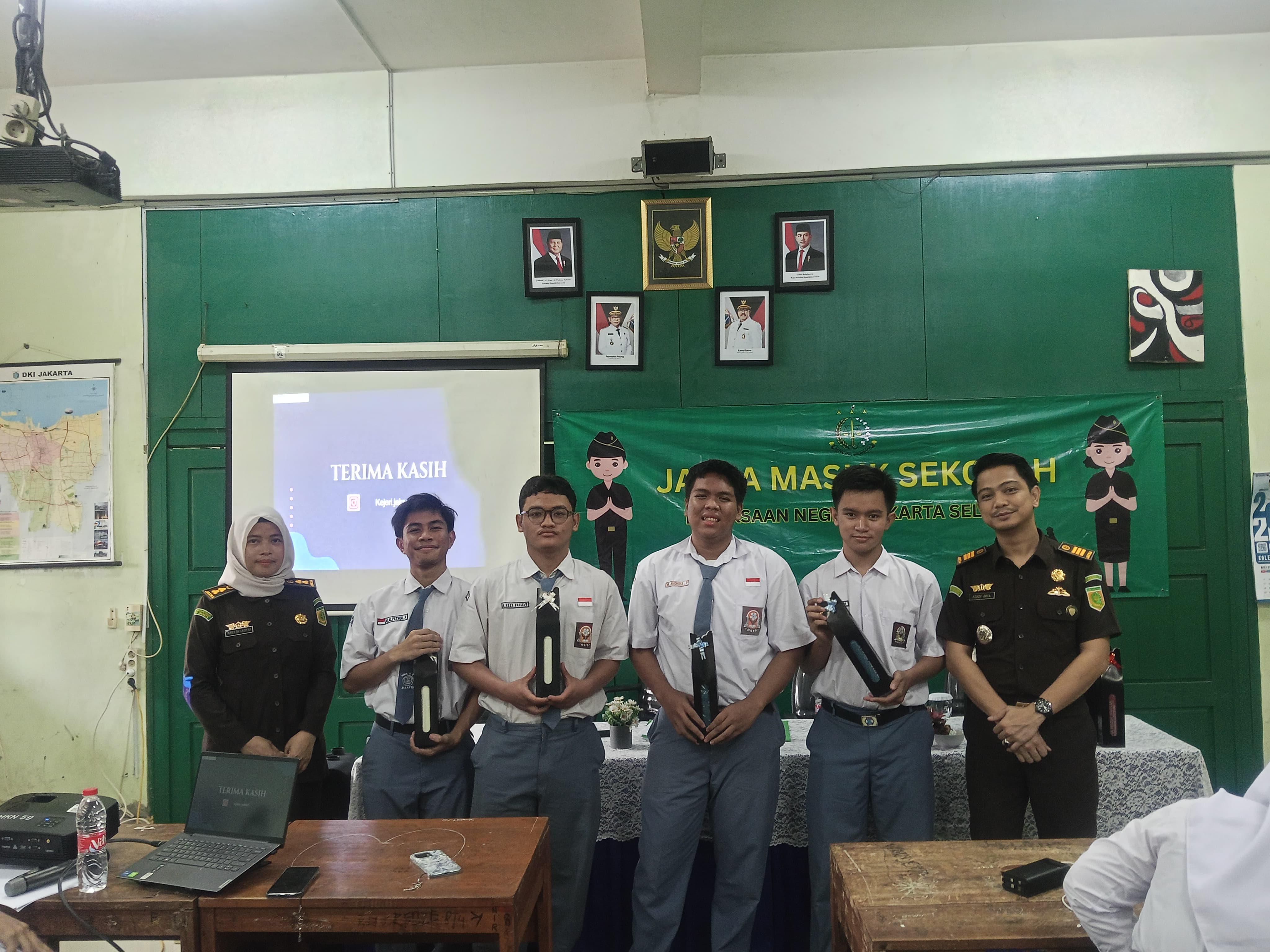 Gedung Sekolah SMA 24 MADIUN